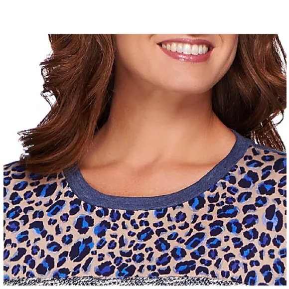 ❗️3/$20❗️Logo by Lori Goldstein Brushed Terry Mixed Media Top - Picture 9 of 11